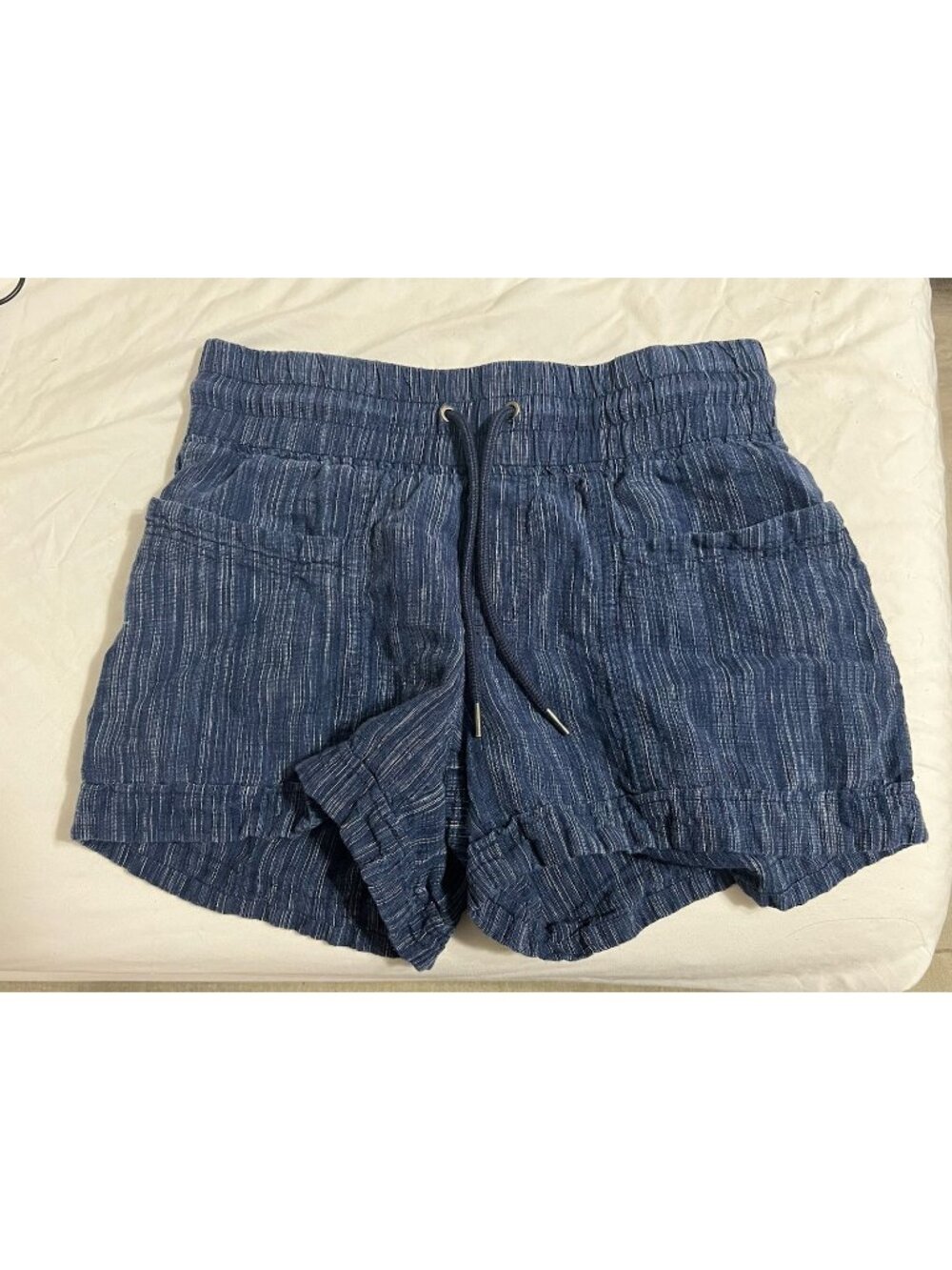 Athleta Blue Striped Cabo Linen Textured 4" Semi Fitted Mid Rise Shorts Size 2
